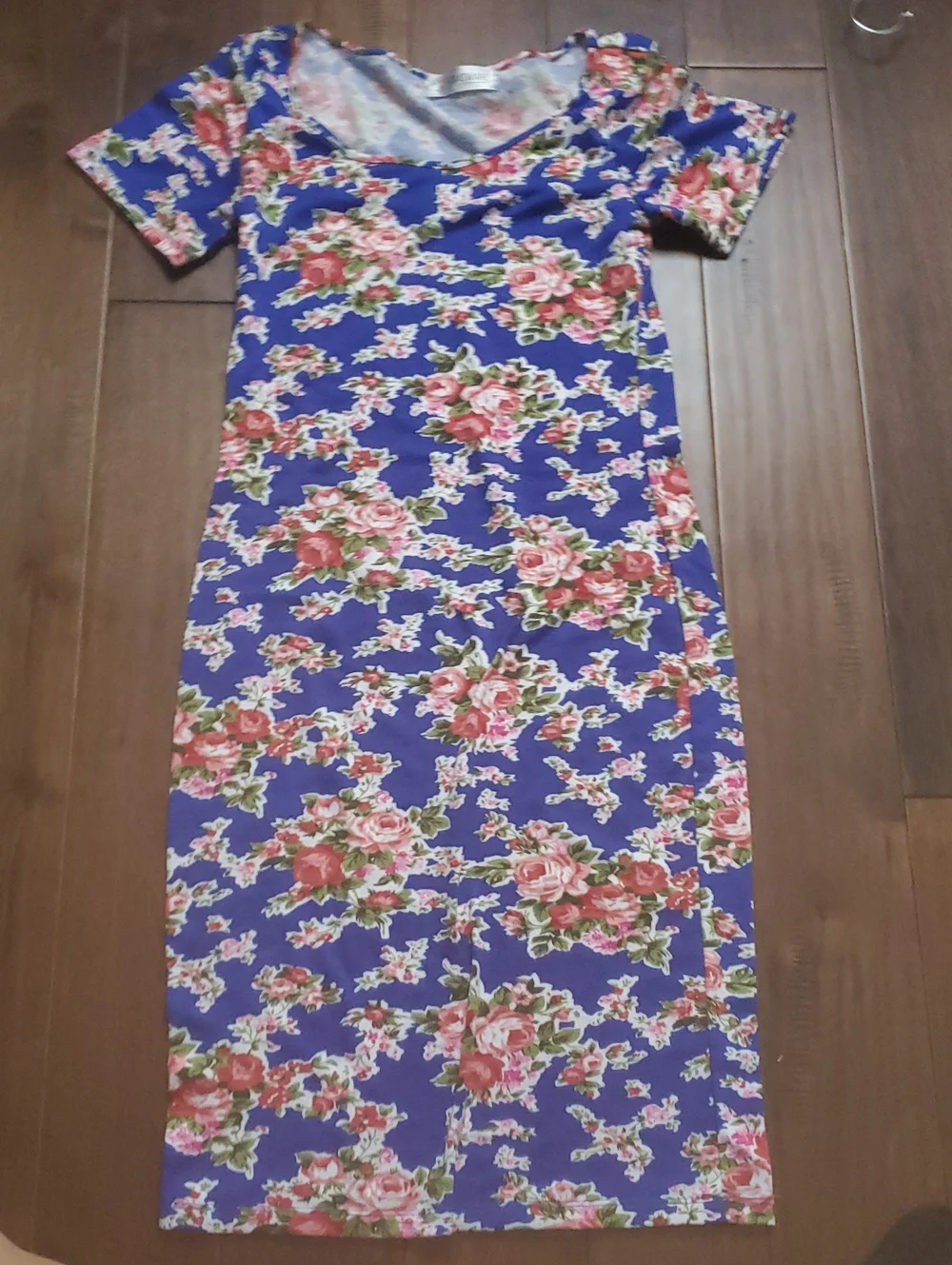 Floral Scoop-Neck Midi Dress in Royal Blue with Pink Roses tomsware Size Medium